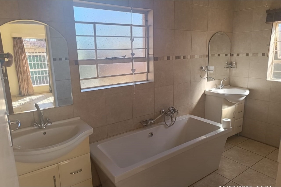 3 Bedroom Property for Sale in Orkney Park North West